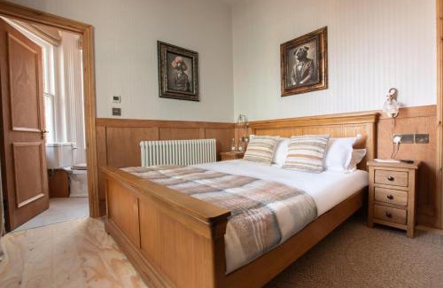 Kentish Town Hotel | The Old Farmhouse Pub and Rooms