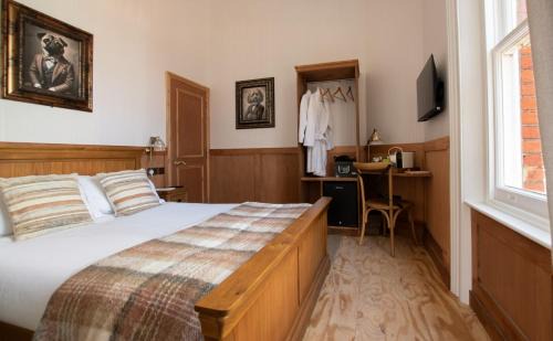 Kentish Town Hotel | The Old Farmhouse Pub and Rooms