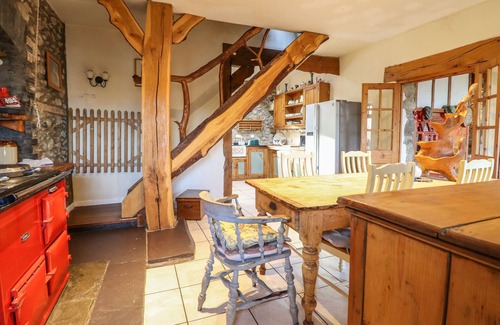 Henryd Casa | THE OLD GRANARY, pet friendly, character holiday cottage in Conwy