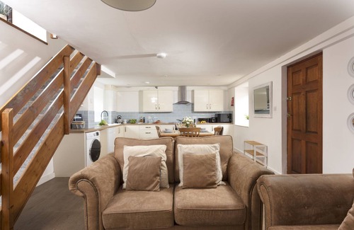 Crowlas Cabaña | The Old Hay Barn, Croft Hooper - a cottage that sleeps 4 guests in 2 bedrooms