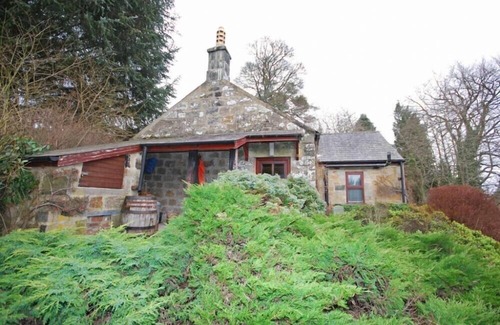 Byrness Cabaña | THE OLD SCHOOL HOUSE, pet friendly, with open fire in Rochester