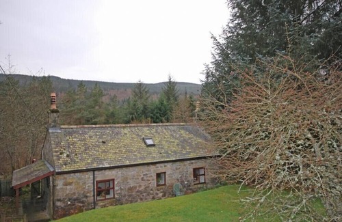 Byrness Cabaña | THE OLD SCHOOL HOUSE, pet friendly, with open fire in Rochester