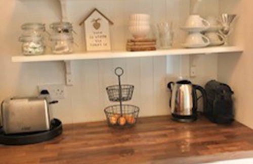 Killurin Cabaña | The Old School House Killurin County Wexford - sleeps 4 guests in 2 bedrooms