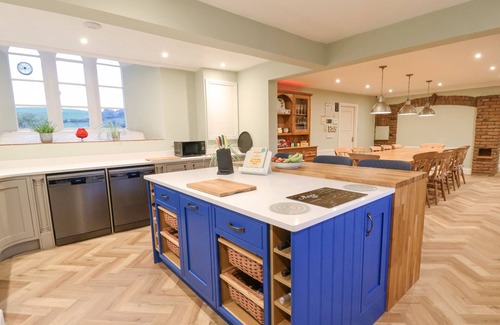 Denbigh Cabaña | THE OLD SCHOOL, pet friendly, character holiday cottage in Llansannan