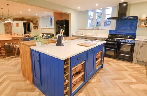 Denbigh Cabaña | THE OLD SCHOOL, pet friendly, character holiday cottage in Llansannan