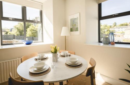 Donegal Apartamento | The Old Schoolhouse River View