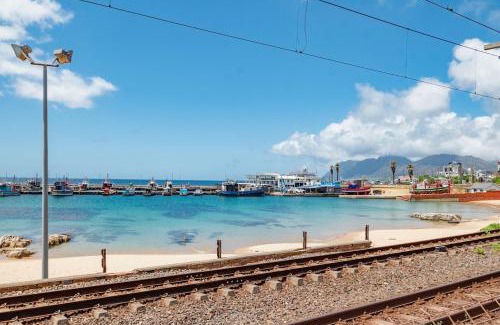 Trawal Apartamento | The Old Shop loft apt in the heart of Kalk Bay