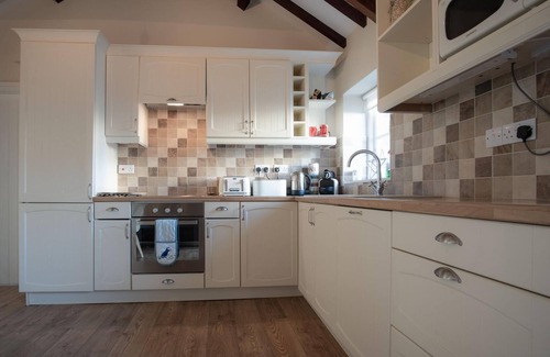 Angle Casa | The Old Stables - 3 Bedroom Cottage - Angle