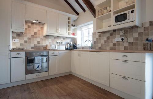 Angle Casa | The Old Stables - 3 Bedroom Cottage - Angle