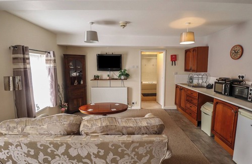 Skegness Cabaña | THE OLD STABLES, pet friendly in Burgh Le Marsh