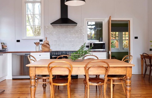 Trentham Casa | The Old Trentham Church - 300 meters from town