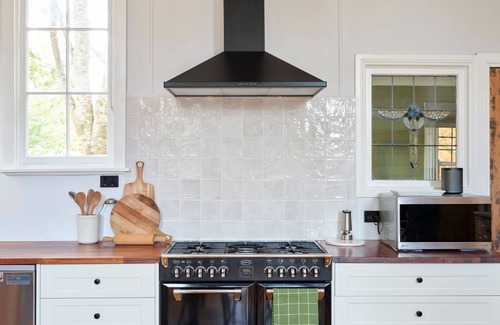 Trentham Casa | The Old Trentham Church - 300 meters from town