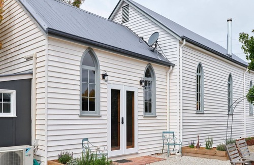 Trentham Casa | The Old Trentham Church - 300 meters from town