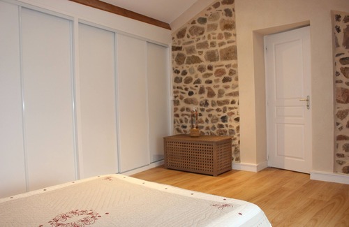 Lamure-sur-Azergues Casa | Les Vieux Murs, un gran apartamento con piscina de la planta