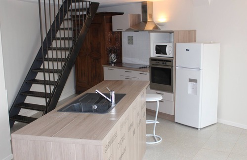 Lamure-sur-Azergues Casa | Les Vieux Murs, un gran apartamento con piscina de la planta