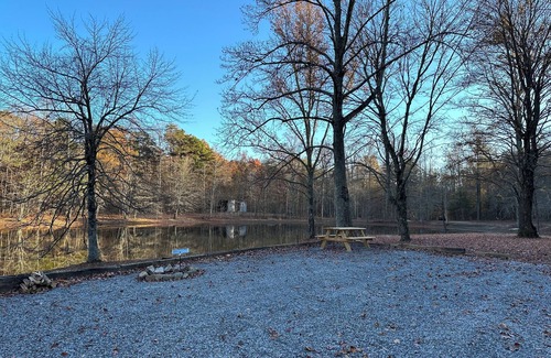 Lupton City Alquiler De RV | The Ole Place ; Cozy cabin in charming Whitwell with AC