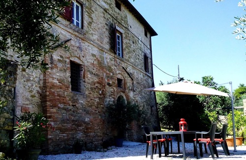 Montelaguardia Casa | El Olivella, antigua casa parroquial de 1.600 olivos y hierbas, con piscina,