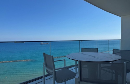 Neapolis Apartamento | The One Tower: Luxury Oceanfront 3BR with Panoramic Sea Views