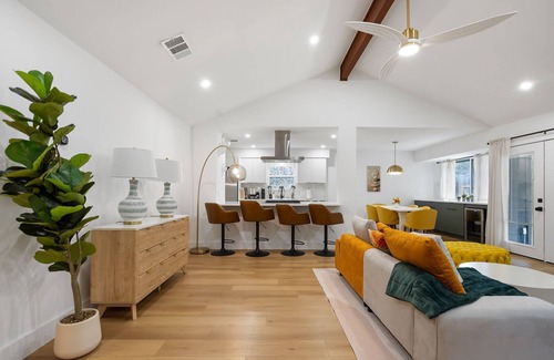 North Austin Civic Association Casa | The Onyx Haus - mins away from The Domain