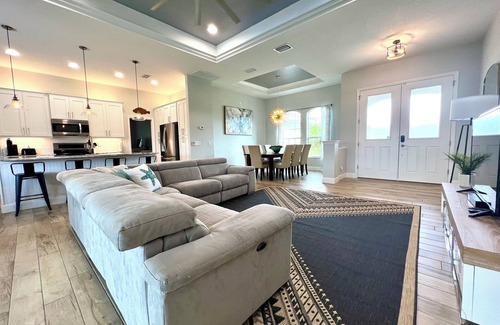 Pinehurst Casa | The Onyx Pearl Private Home~Sleeps 6~Heated Pool~Canal