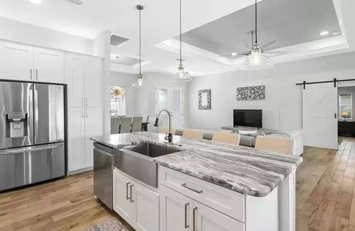 Pinehurst Casa | The Onyx Pearl Private Home~Sleeps 6~Heated Pool~Canal