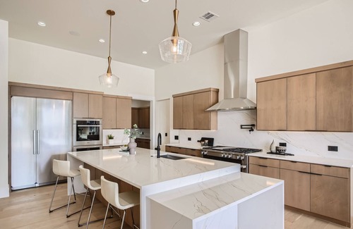 Northshore On Lake Travis Casa | The Oracle by AvantStay | Luxe Design + Pool, Yoga Room