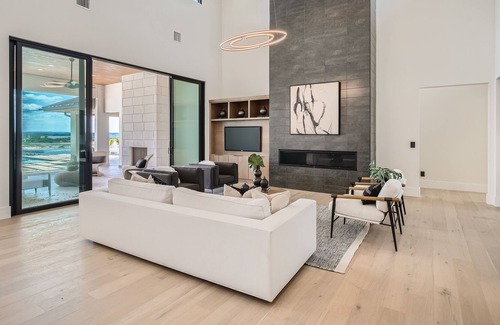 Northshore On Lake Travis Casa | The Oracle by AvantStay | Luxe Design + Pool, Yoga Room