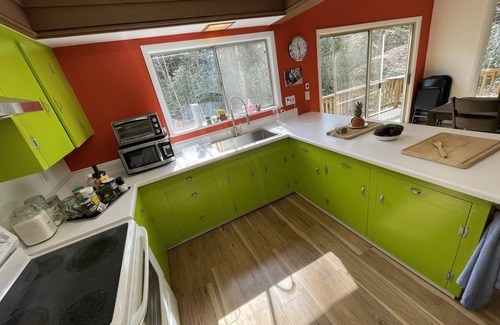 Andrews Casa | The Orange House, Your Creekside Mountain Getaway!