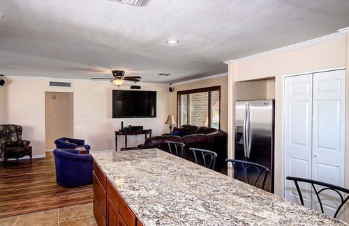 Phoenix Casa | The Orchard House, una propiedad única de 2 1/2 acres Propiedad mensual especial $ 3000