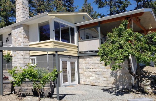 Central Okanagan Casa | The Orchard House - 3 habitaciones, 2 baños con increíbles vistas al lago y a la montaña.