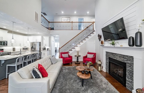 Forest Casa | The Orchid, a Modern Clean Stress Free Stay in Forest VA