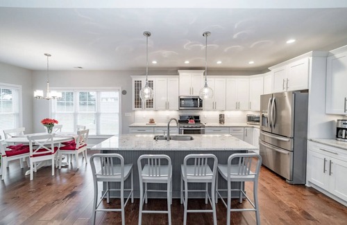 Forest Casa | The Orchid, a Modern Clean Stress Free Stay in Forest VA