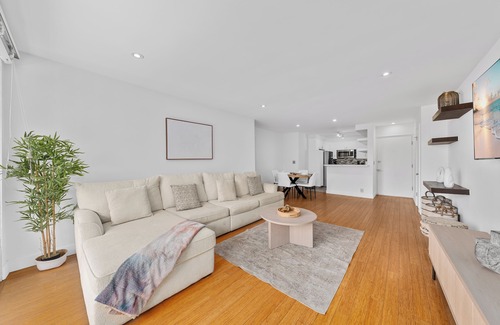 North of Montana Apartamento | The Orchid-Charming 2BR Santa Monica Apartment with Pool, Jacuzzi & WiFi