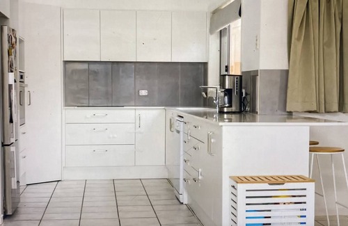 East Ballina Casa | The Original Beach Hilday Home. Listen to the waves and watch the whales in bed.