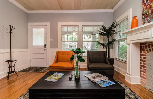 East Lake Morton Casa | The Osceola Historic District Charm - 10 Minute Walk to FSC & Downtown Lakeland