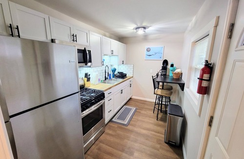 Ottawa Casa | The Ottawa Escape! King Bed. Pet Friendly! Close to downtown.