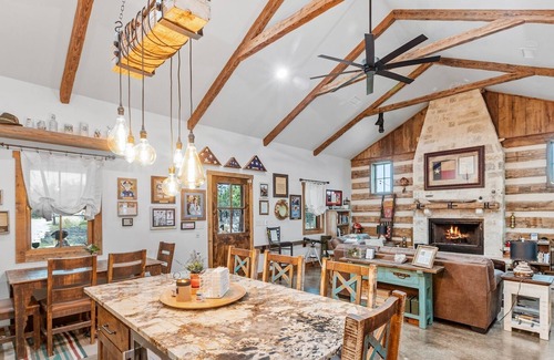 Fredericksburg Casa | The Outpost 2 Bedroom Home by RedAwning