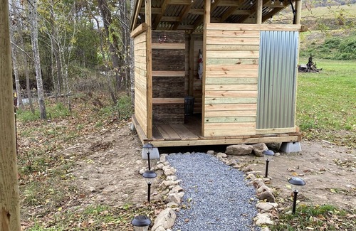 Clyde Alquiler De RV | The Outpost at Ferguson Farms Glamping Tent
