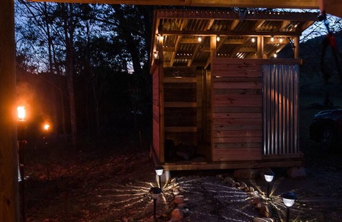 Clyde Alquiler De RV | The Outpost at Ferguson Farms Glamping Tent