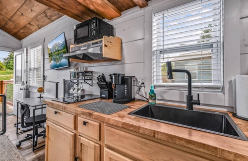 Sevierville Cabina | The Overlook 28 by Sojourn Lodging