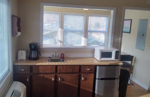 Matewan Apartamento | The Overlook at Hatfield Bottom, Matewan, WV. 1 mile from Devil Anse trailhead.
