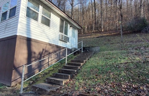 Matewan Apartamento | The Overlook at Hatfield Bottom, Matewan, WV. 1 mile from Devil Anse trailhead.