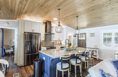 Leesville Casa | The Overlook at Langford - Private dock with SUPs, Kayaks, and Ping Pong