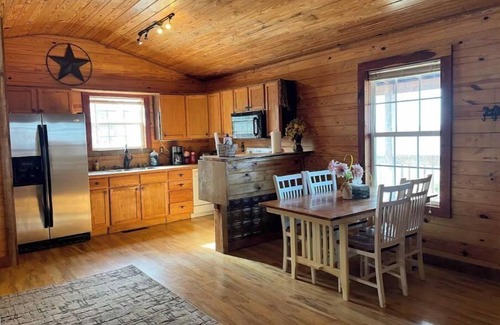 Dunlap Cabina | The Overlook Cabin: Breath-taking Views & King Bed