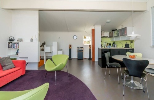 Oude-Tonge Casa | Artístico, casa luminosa con sala de estar arriba.