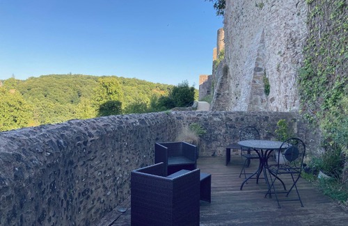 Sainte-Suzanne-and-Chammes Casa | The Passe-Muraille bed and breakfast