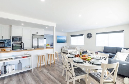 Anna Bay Casa | The Pacific Pearl,16 Pacific Avenue, Anna Bay - pet friendly, air con