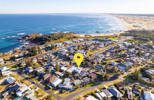Anna Bay Casa | The Pacific Pearl,16 Pacific Avenue, Anna Bay - pet friendly, air con