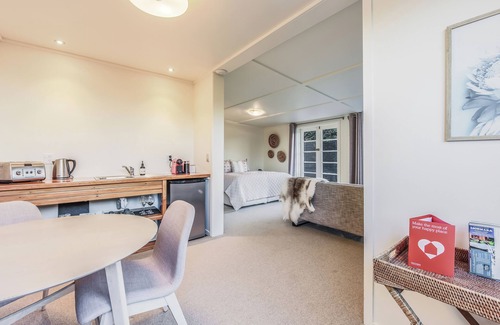 Renwick Cabaña | The Packing Shed - Blenheim Holiday Home