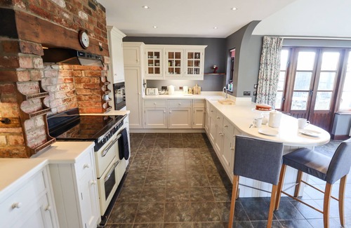 East Barkwith Cabaña | THE PADDOCK, pet friendly, character holiday cottage in East Barkwith
